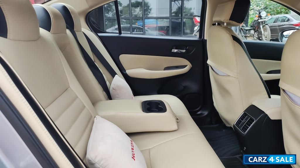 Silver Honda City V MT