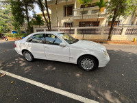 White Mercedes-Benz E-Class 270 cdi