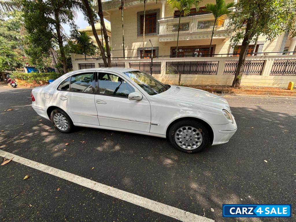 White Mercedes-Benz E-Class 270 cdi