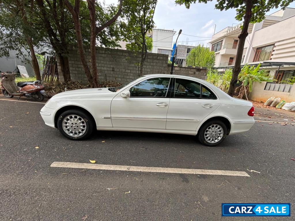 White Mercedes-Benz E-Class 270 cdi