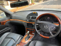 White Mercedes-Benz E-Class 270 cdi