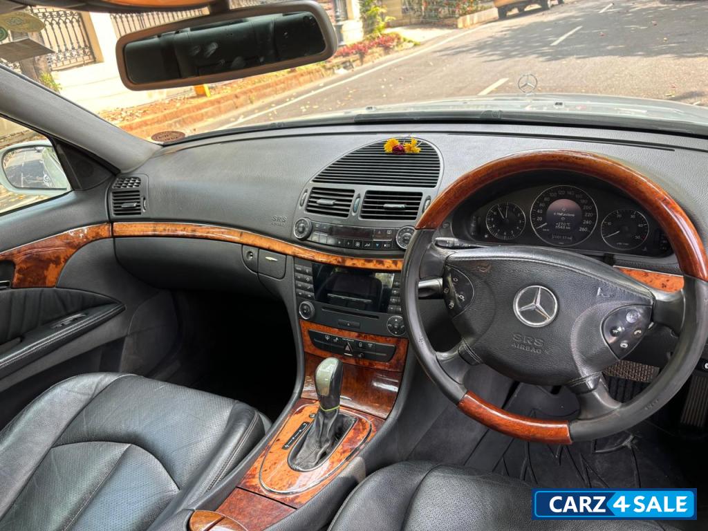 White Mercedes-Benz E-Class 270 cdi