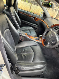 White Mercedes-Benz E-Class 270 cdi