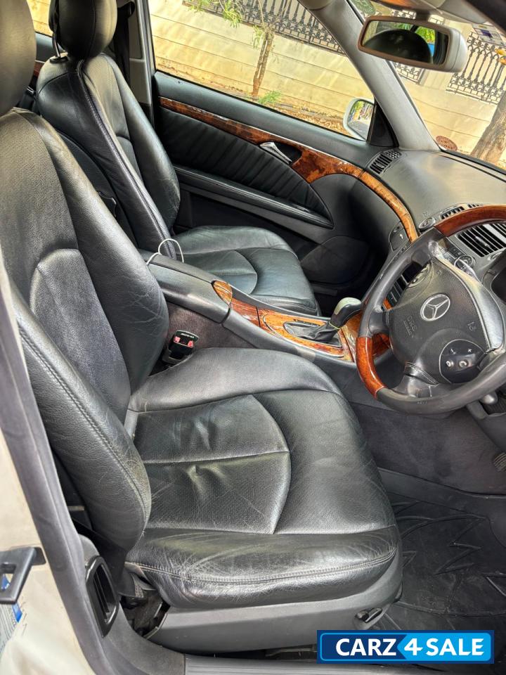 White Mercedes-Benz E-Class 270 cdi