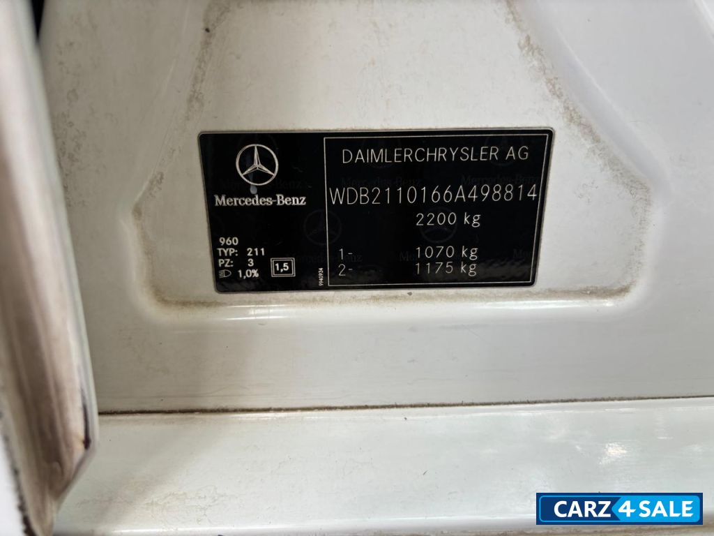 White Mercedes-Benz E-Class 270 cdi