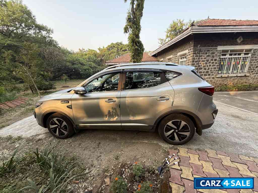 Ashen Silver MG ZS EV Exclusive