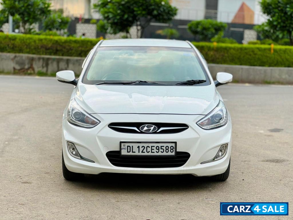 White Hyundai Verna Fluidic sx(o)