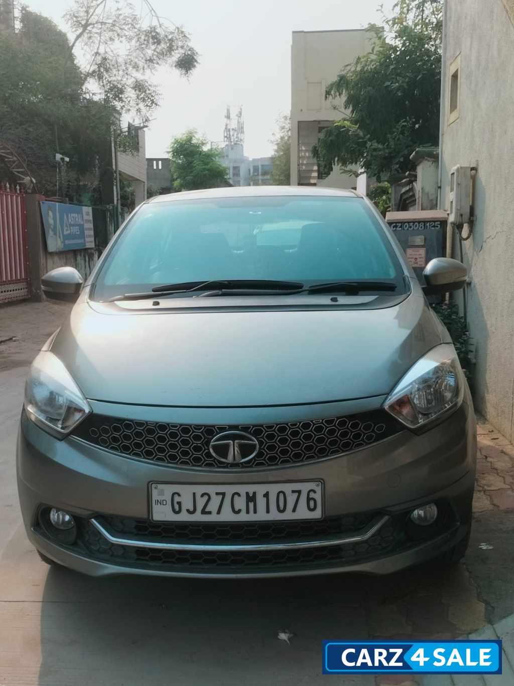 Roman Selver Tata Tigor XZ