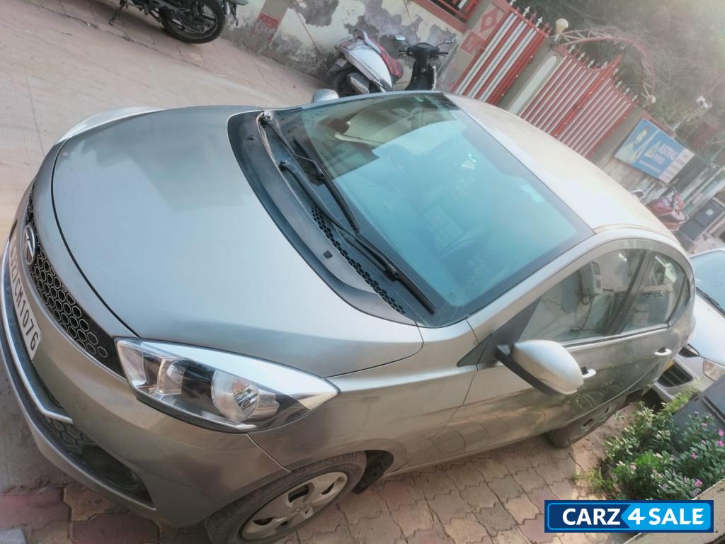 Roman Selver Tata Tigor XZ