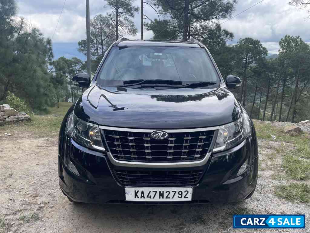 Volcanic Black Mahindra XUV 500 W5