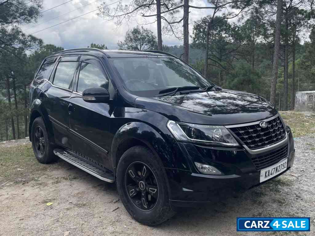 Volcanic Black Mahindra XUV 500 W5