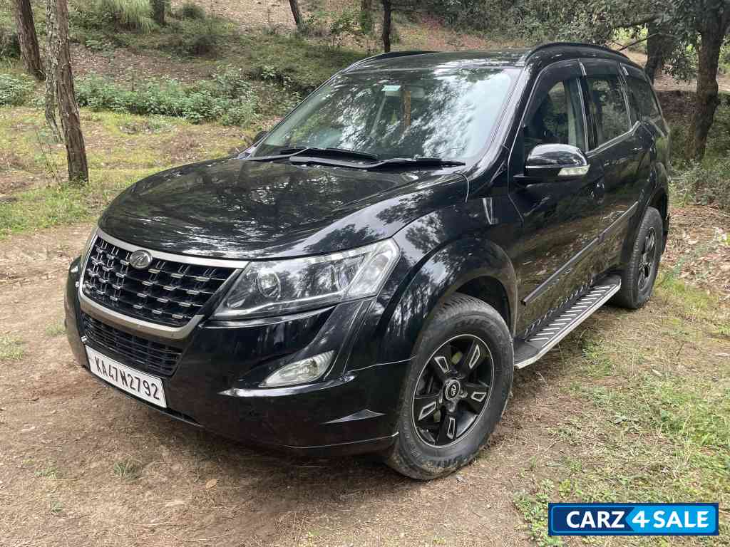 Volcanic Black Mahindra XUV 500 W5