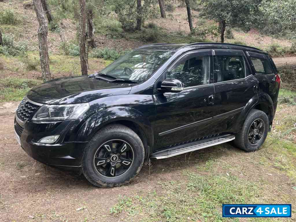 Volcanic Black Mahindra XUV 500 W5