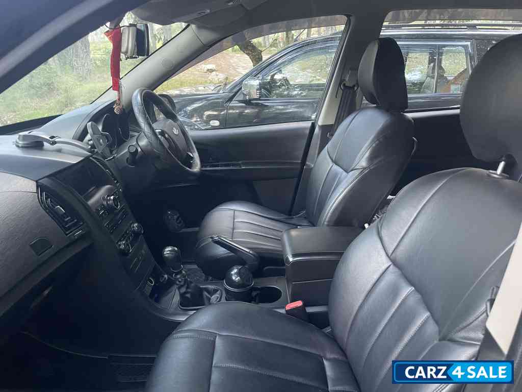 Volcanic Black Mahindra XUV 500 W5