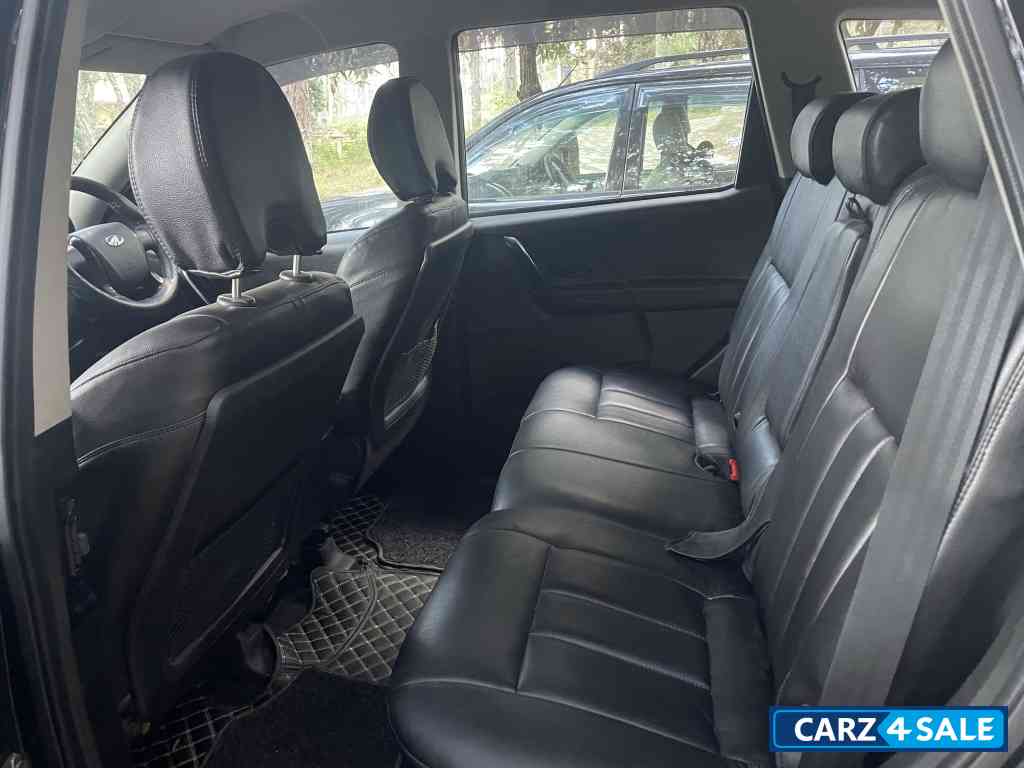 Volcanic Black Mahindra XUV 500 W5