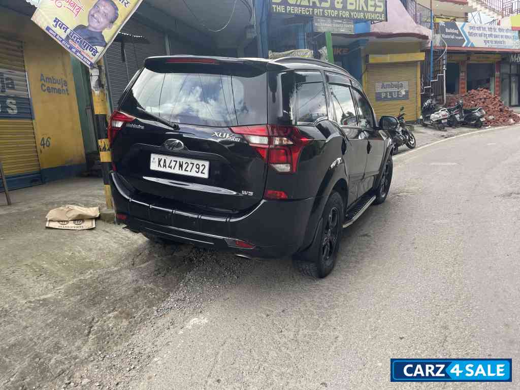 Volcanic Black Mahindra XUV 500 W5