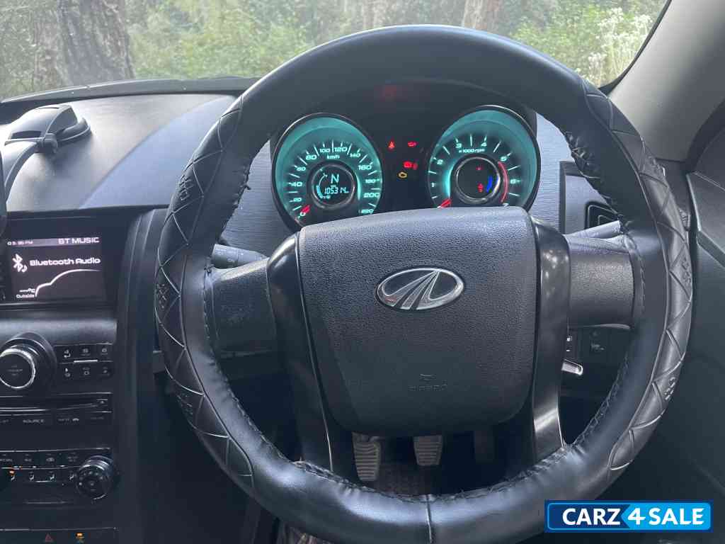 Volcanic Black Mahindra XUV 500 W5