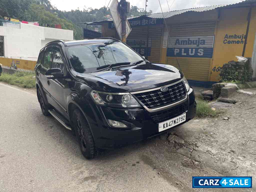 Volcanic Black Mahindra XUV 500 W5