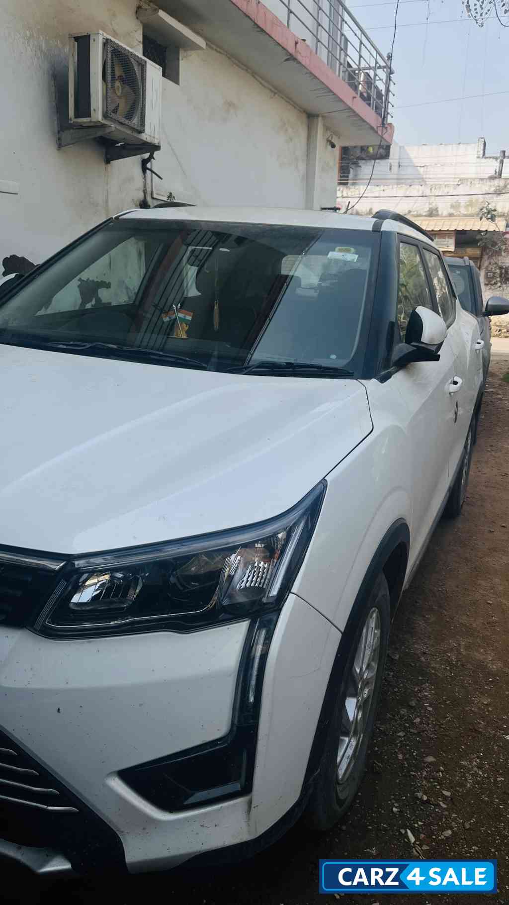 Mahindra XUV300 W8 petrol
