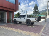 White Toyota Hilux 3.0 D4D 4x4