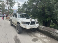 White Toyota Hilux 3.0 D4D 4x4