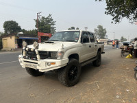 White Toyota Hilux 3.0 D4D 4x4