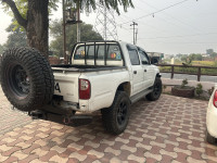 White Toyota Hilux 3.0 D4D 4x4