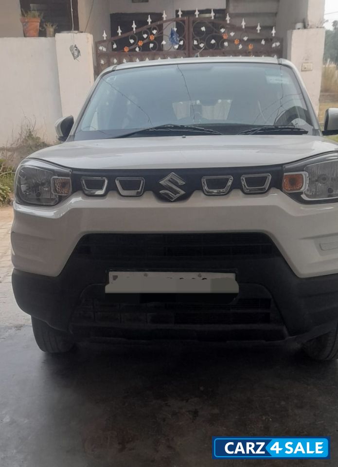 White Maruti Suzuki S-Presso Vxi petrol