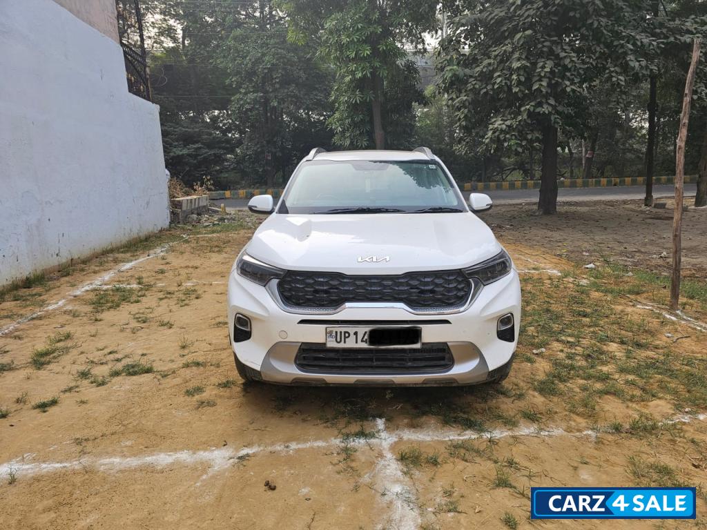 Glacier White Pearl Kia Sonet