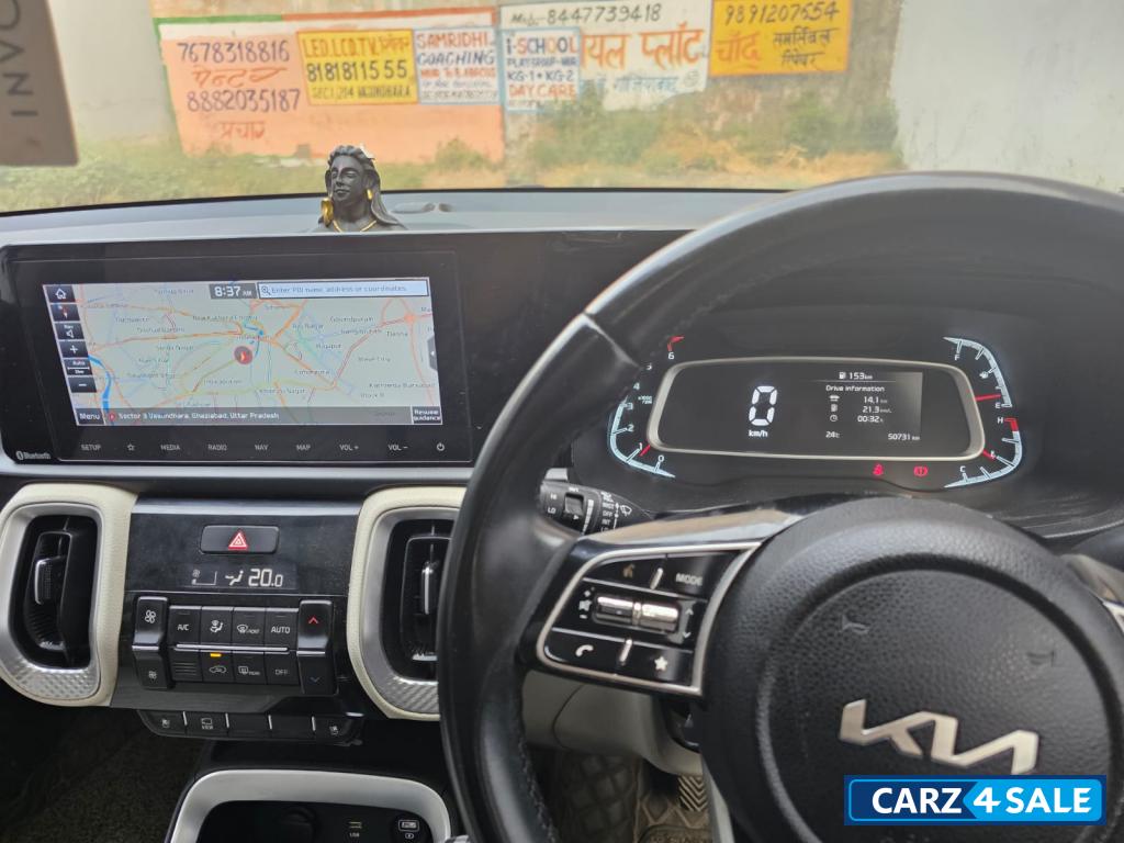 Glacier White Pearl Kia Sonet