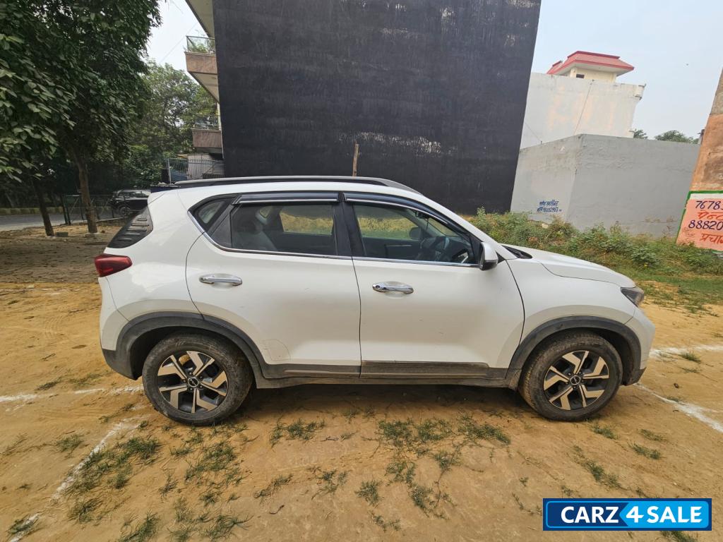 Glacier White Pearl Kia Sonet