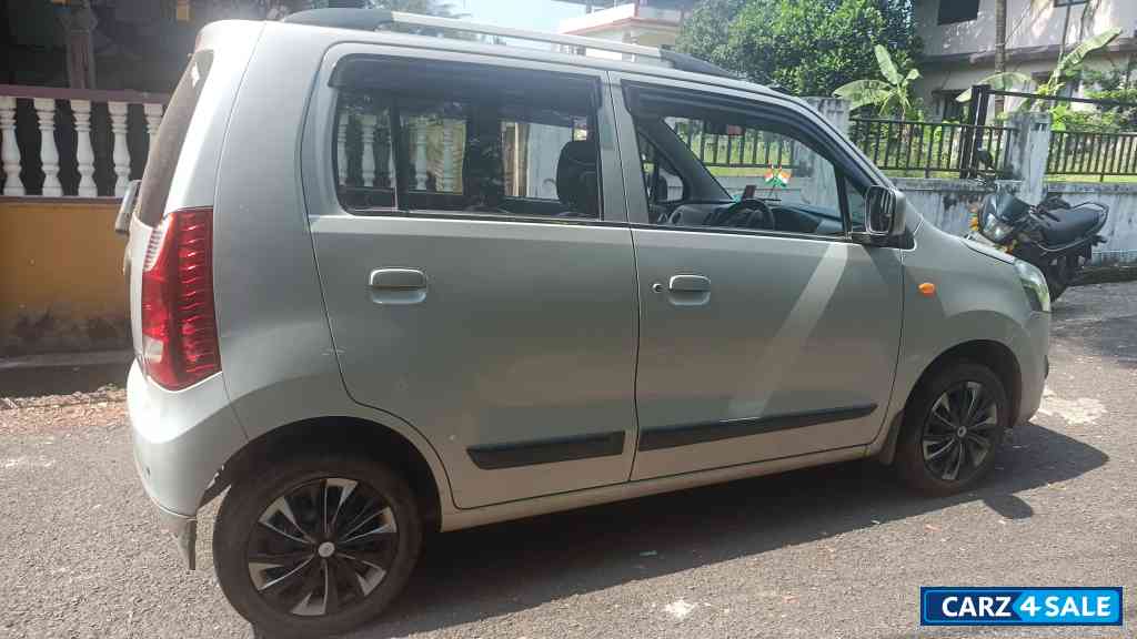 Sliver Maruti Suzuki Wagon R VXI PLUS O AMT