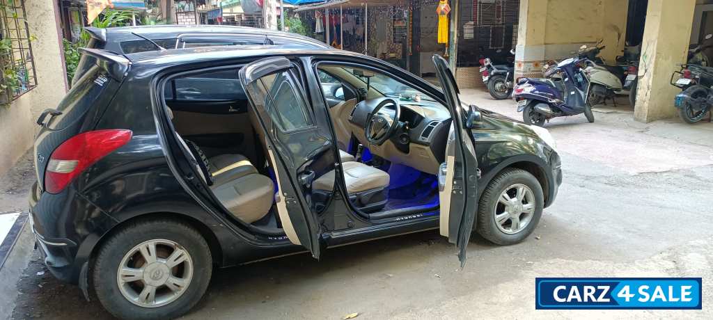 Hyundai i20 Asta with Sunroof