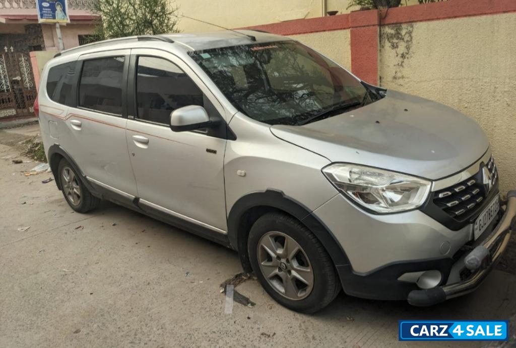 Silver Renault Lodgy World Edition