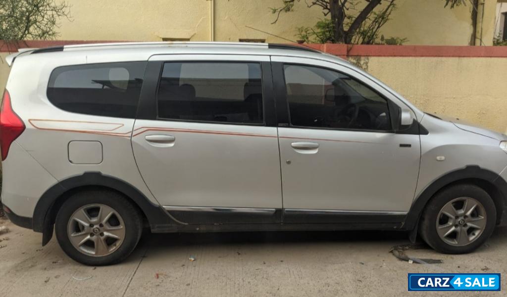 Silver Renault Lodgy World Edition