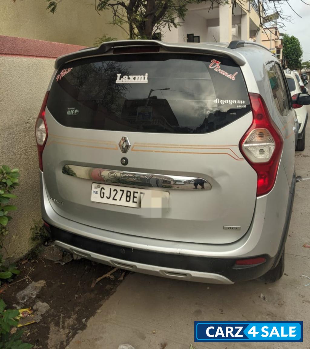 Silver Renault Lodgy World Edition