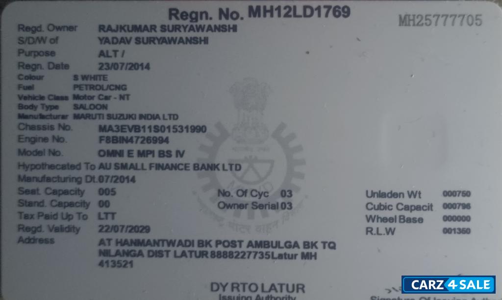 White Maruti Suzuki Omni