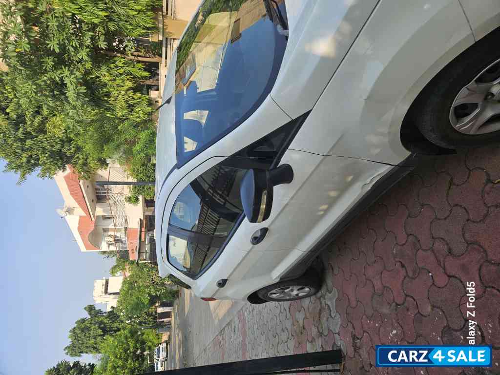 White Ford Ecosport Ambient