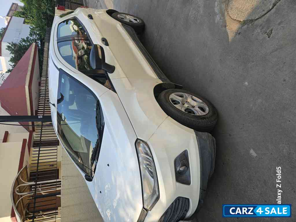 White Ford Ecosport Ambient