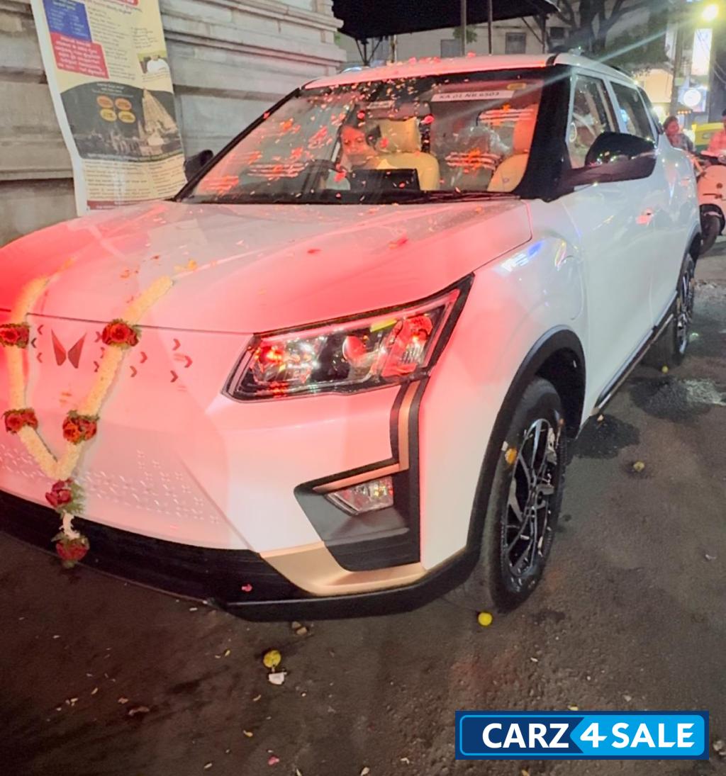 White Mahindra XUV400 Long range