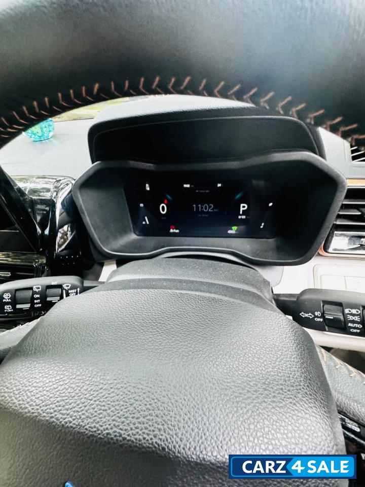 White Mahindra XUV400 Long range