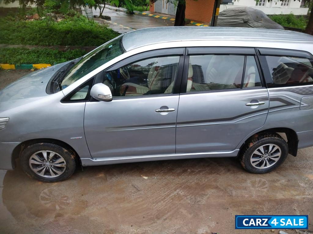 Toyota Innova 2.5 VX BS IV 8 STR
