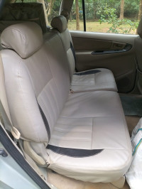 Toyota Innova 2010
