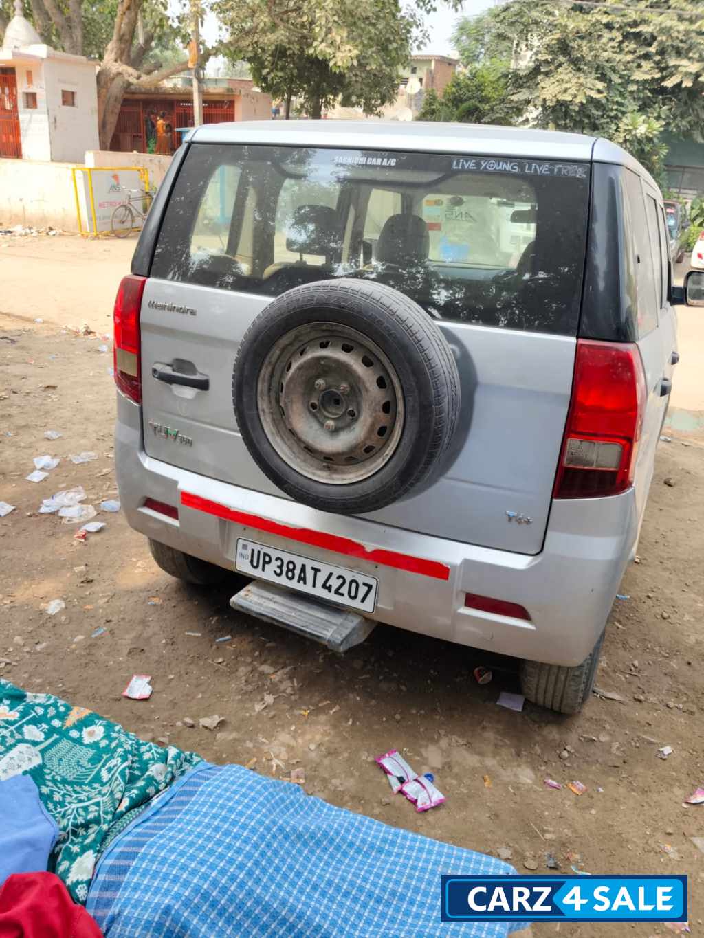 Mahindra TUV300 T6