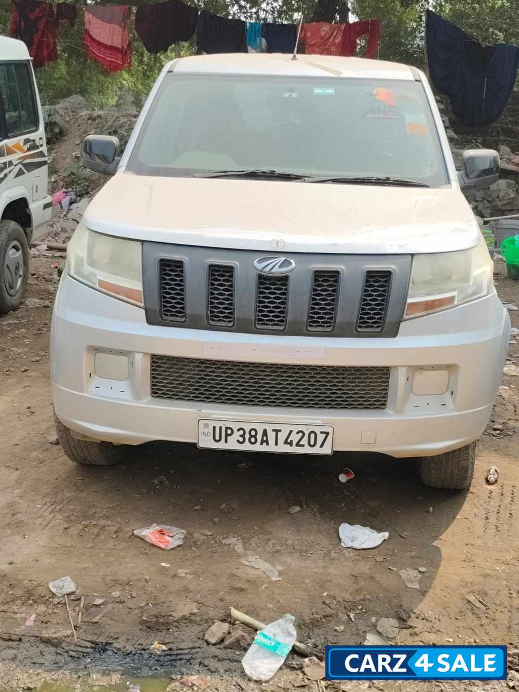 Mahindra TUV300 T6