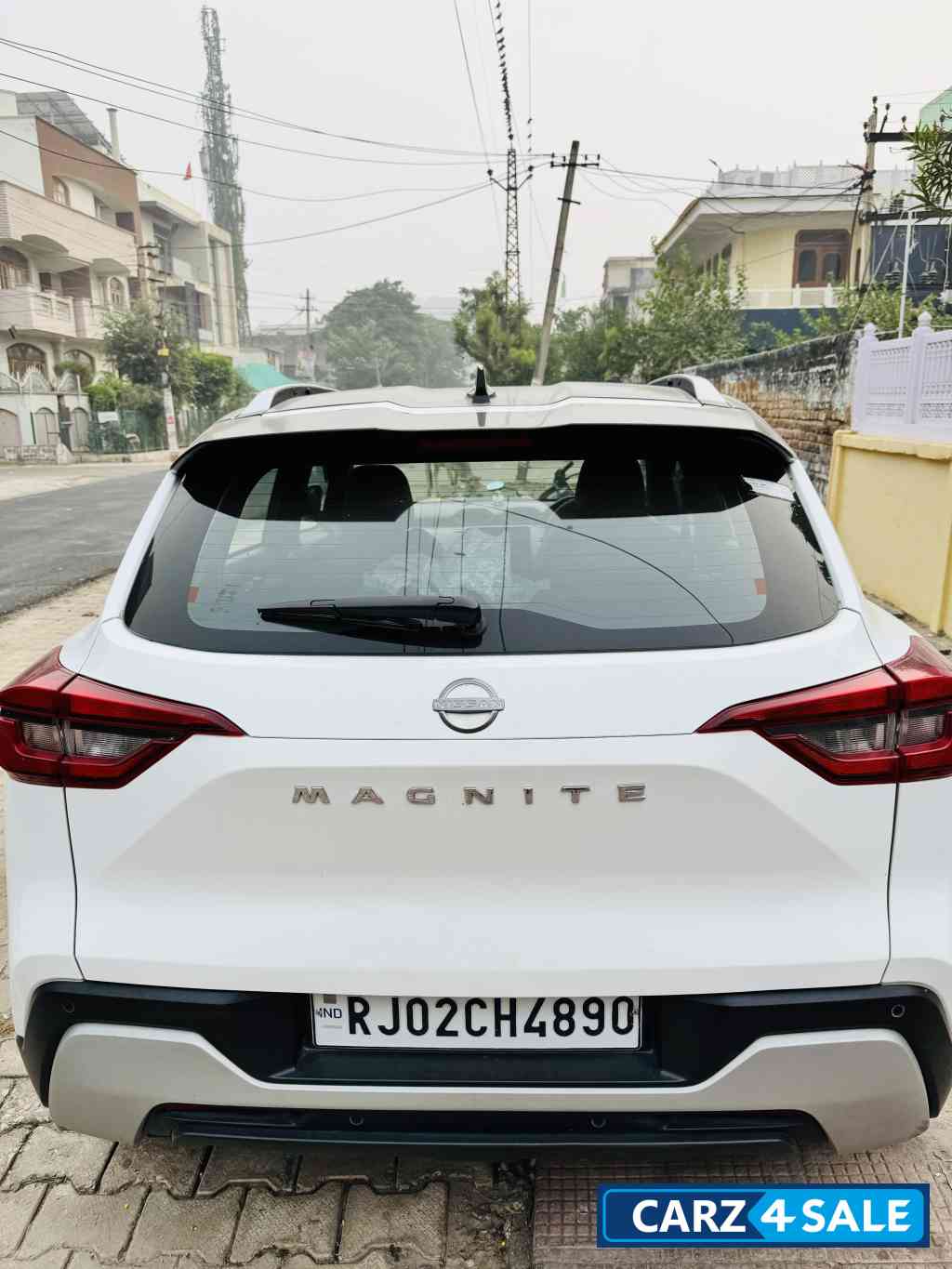 Whitw Nissan Magnite XV PREMIUM 2024