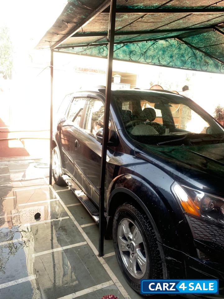 Mahindra XUV 500 W8
