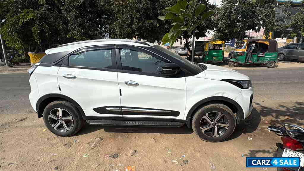 White Tata Nexon Xz+ HS