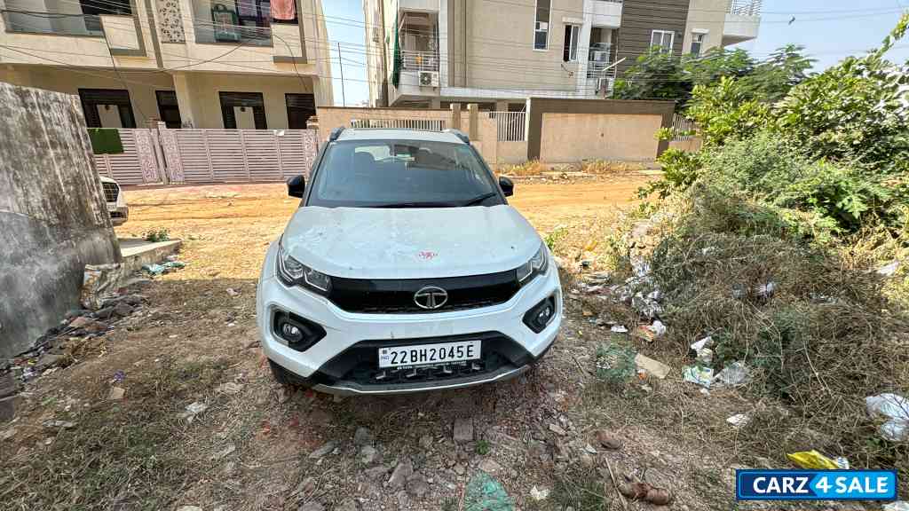 White Tata Nexon Xz+ HS