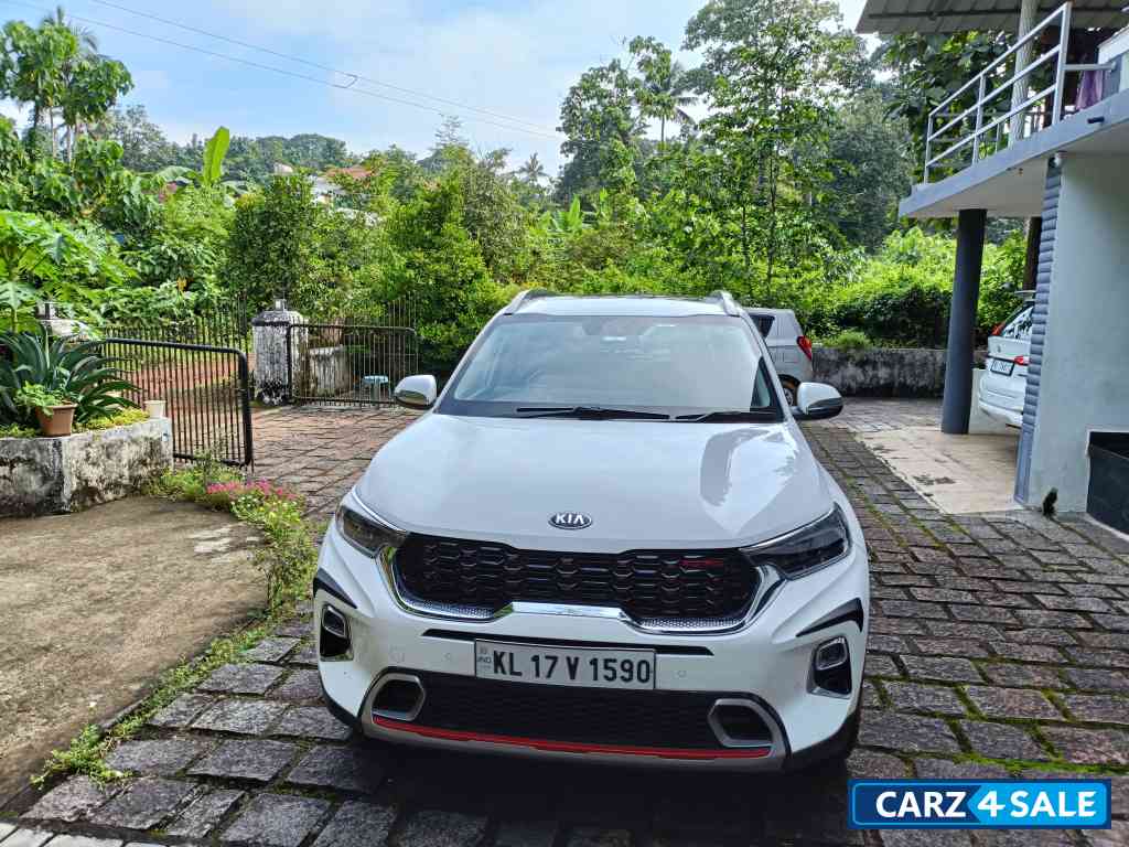 Pearl White Kia Sonet GT Line Diesel Automatic